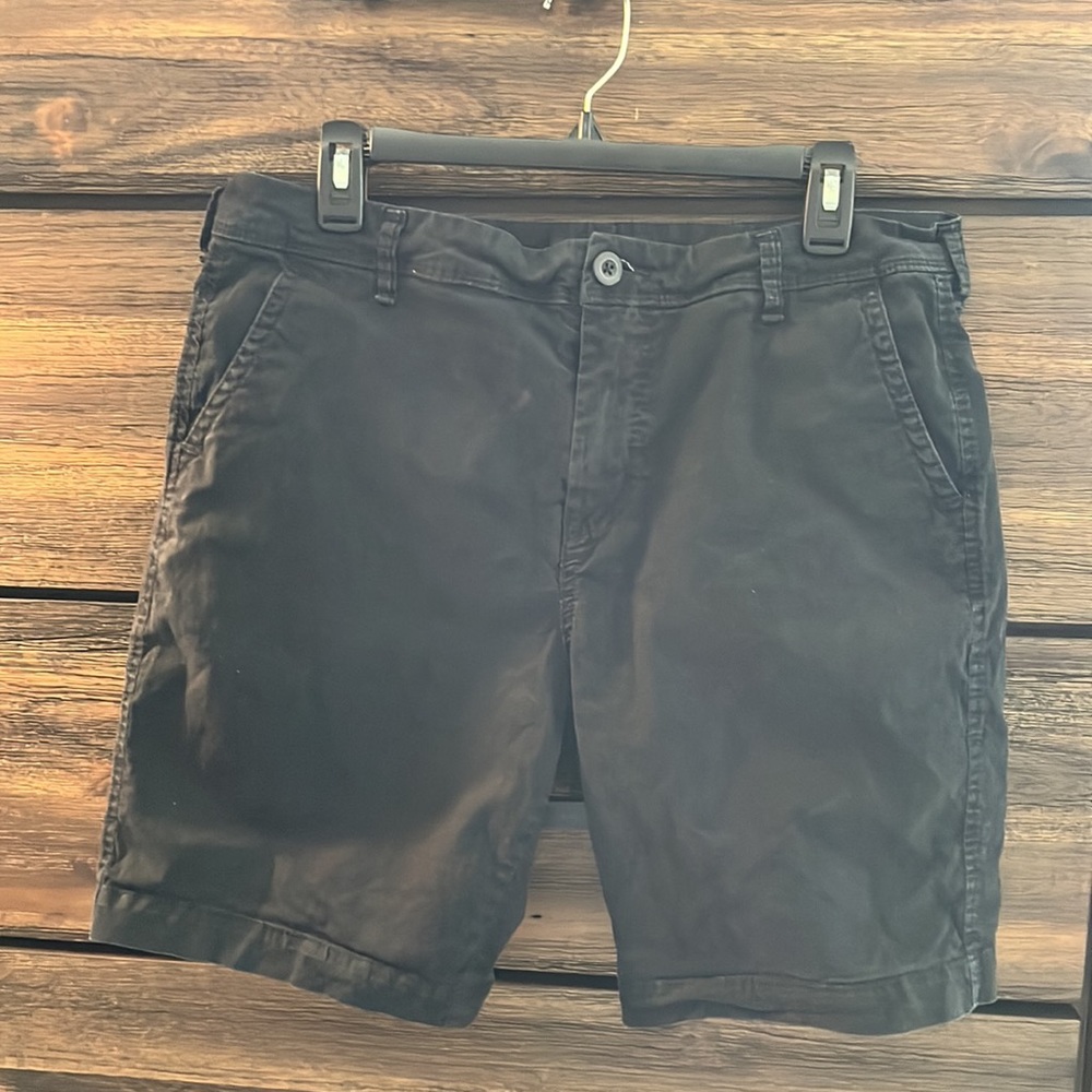 Men’s Aero black shorts